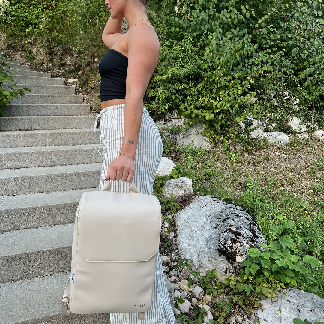 Sac a dos Cluse Ref 63196 Vert Fonce 35*26*14 cm Neuf 8720246162226 Sac a dos Cluse Ref 63196 Vert Fonce 35*26*14 cm Neuf 8720246162226