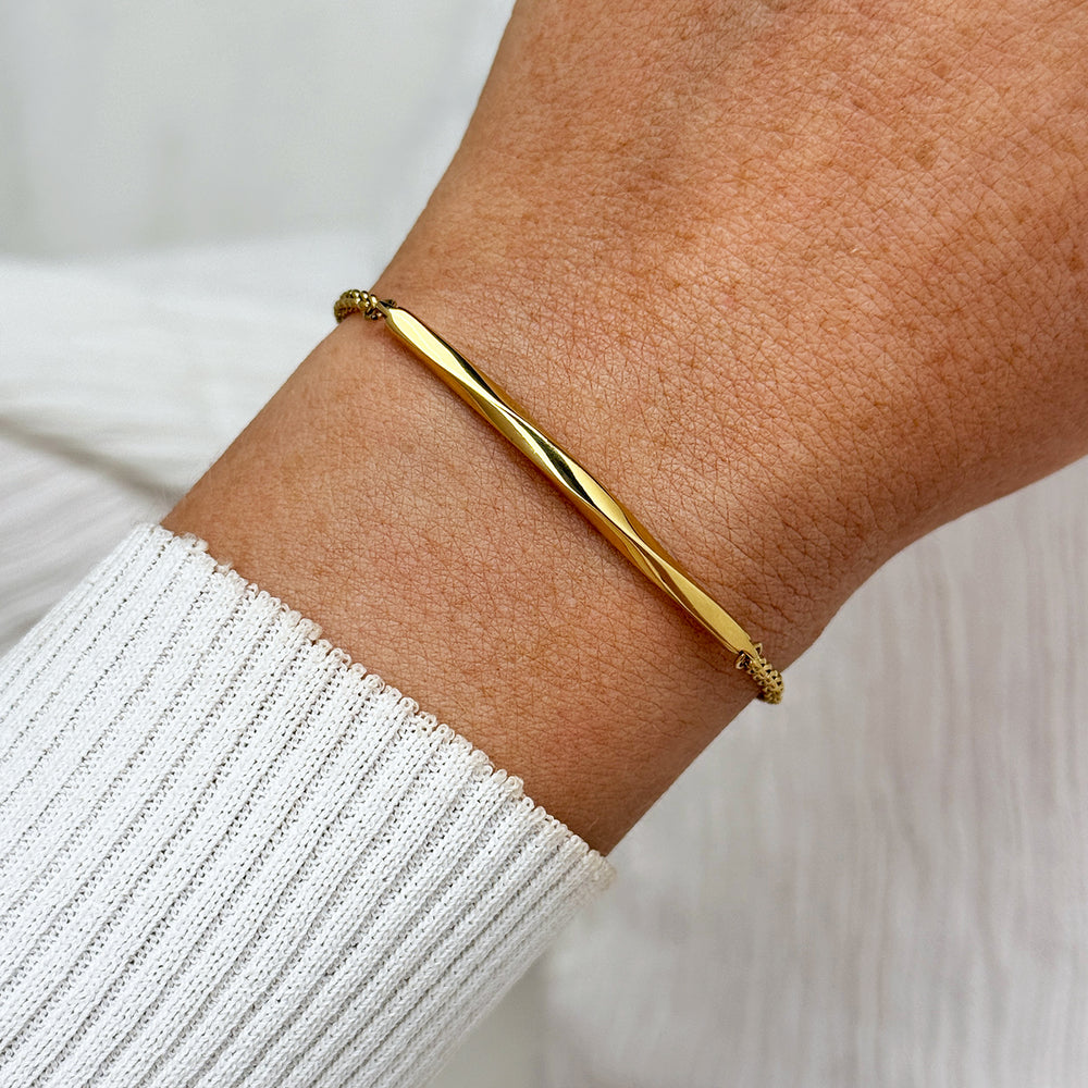 CLUSE Essentielle Twisted Chain Bracelet, Gold Colour CB13384 - Bracelet on wrist