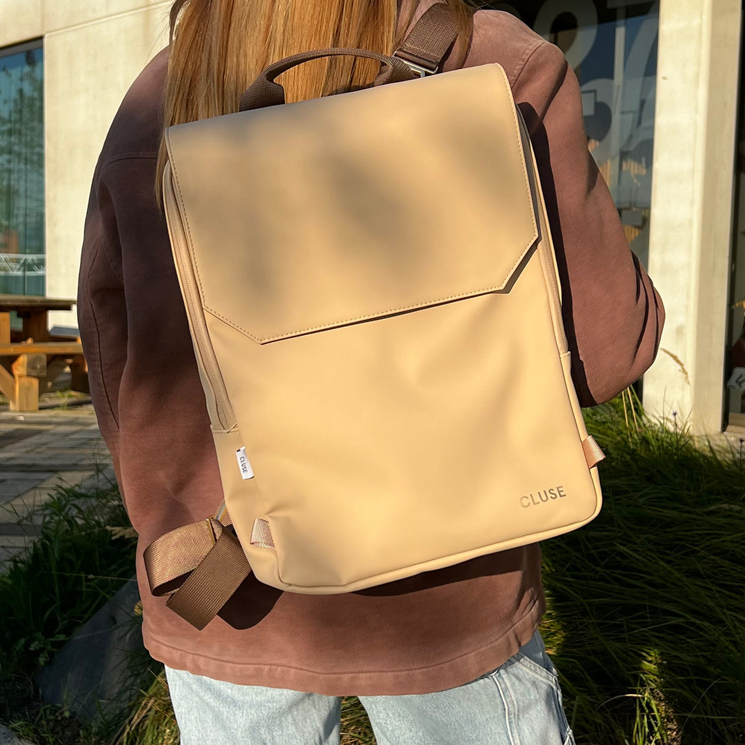 CLUSE Le Réversible Beige/Dark Brown CX03509 - Backpack image on model