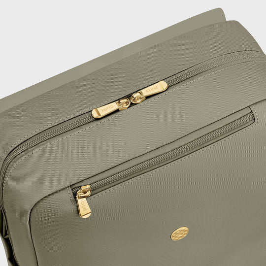 CLUSE Nuitée Backpack, Light Green Olive, Gold Colour CX036164 - Backpack zipper detail