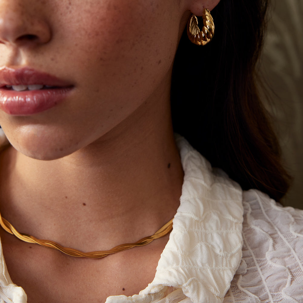 CLUSE Élevé Gold Necklace CN13323 - FW24 campaign image