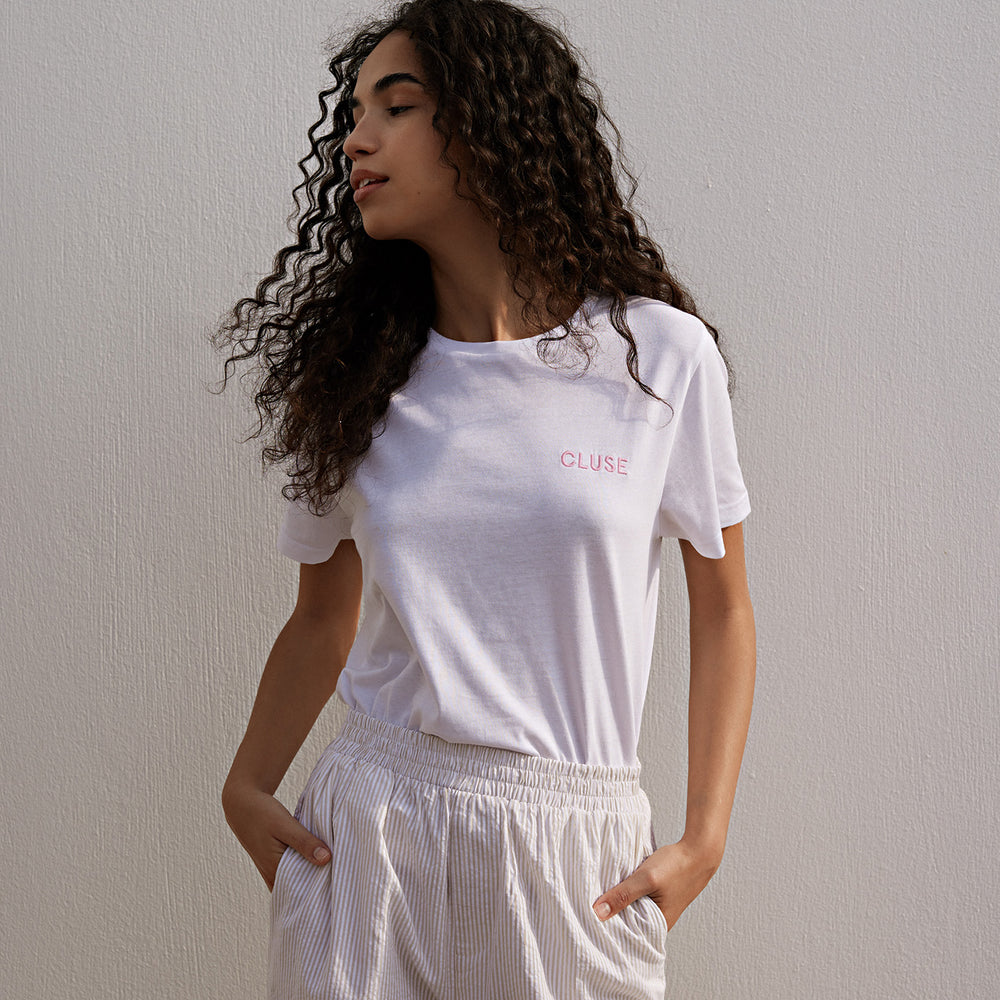 CLUSE T-Shirt White Colour Pink Logo, Large CT02801-L - model wearing T-shirt.