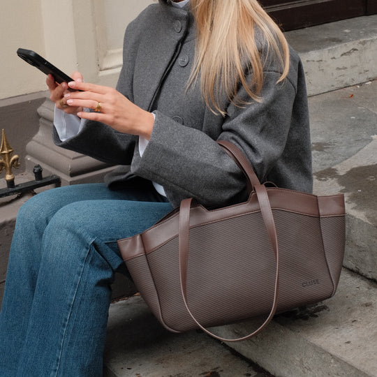 CLUSE Tote Bag Petite, Textured Full Dark Brown Colour CX15804 - Tote Bag petite on influencer