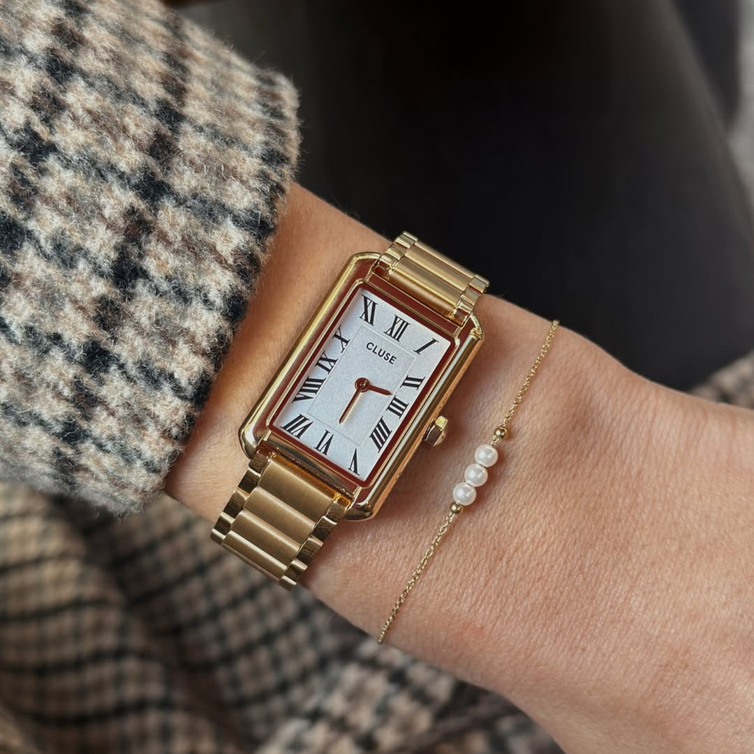 Gift Box Belisenna Watch Steel, White & Pearl Chain Bracelet, Gold Colour CG15001 - Watch on influencer