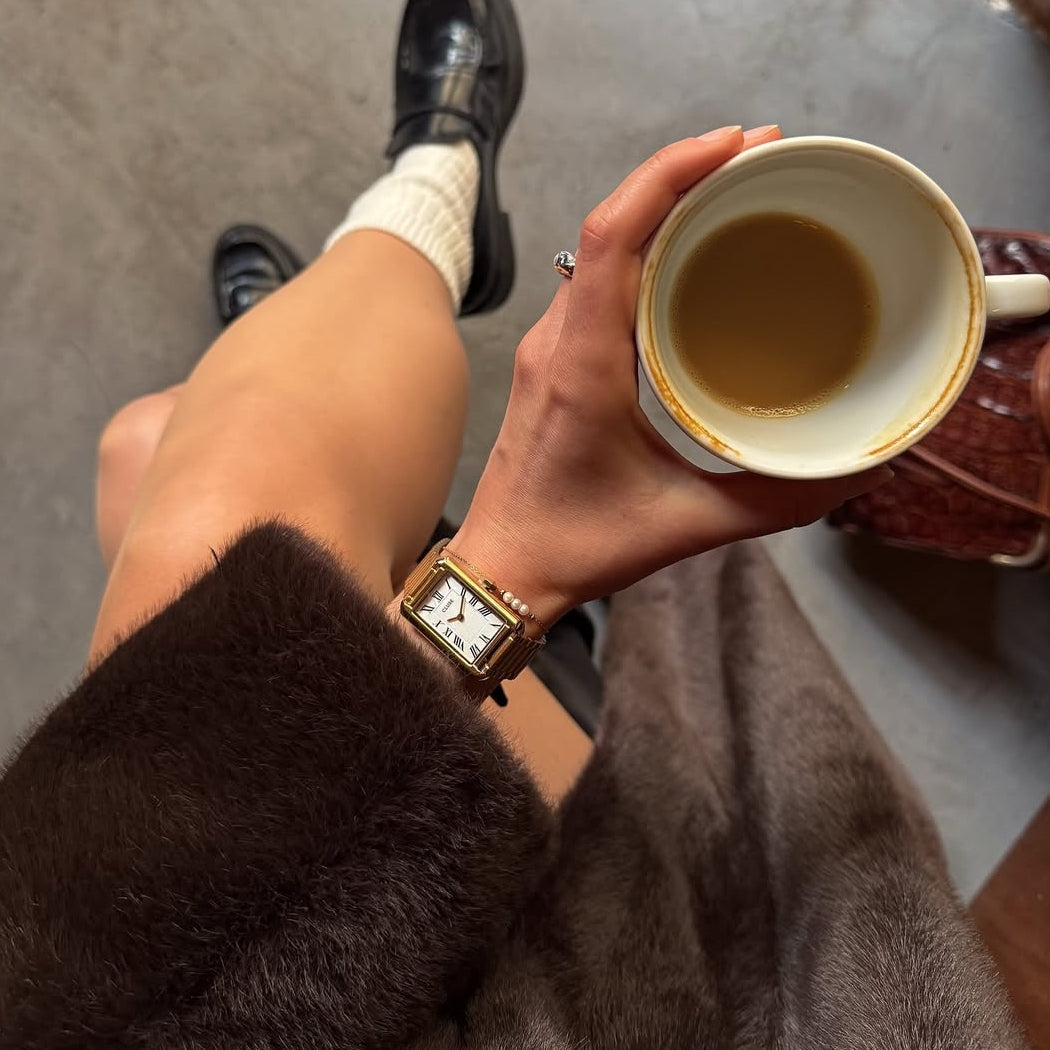 Gift Box Belisenna Watch Steel, White & Pearl Chain Bracelet, Gold Colour CG15001 - Watch on influencer