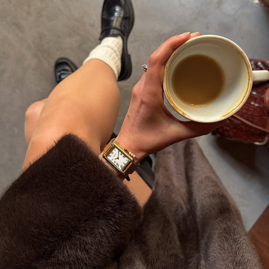 Gift Box Belisenna Watch Steel, White & Pearl Chain Bracelet, Gold Colour CG15001 - Watch on influencer