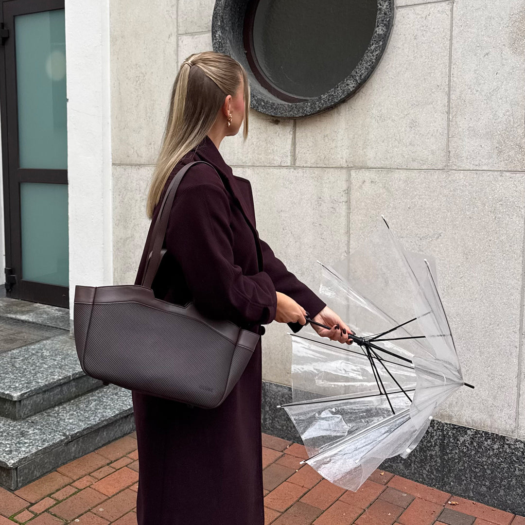 CLUSE Tote Bag Petite, Textured Full Dark Brown Colour CX15804 - Tote Bag petite on influencer