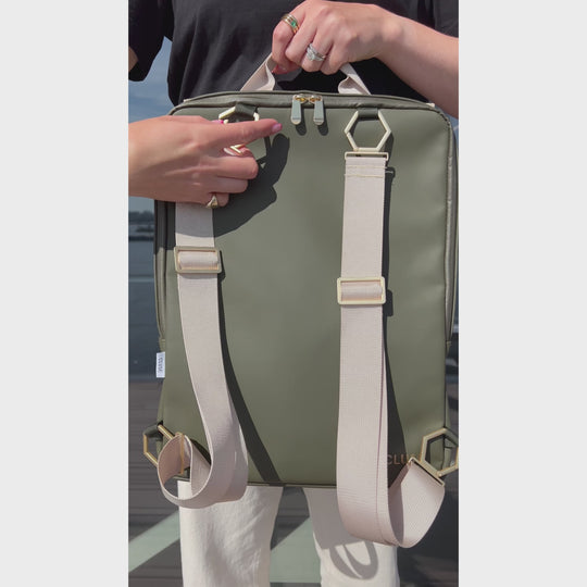 Réversible Backpack, Dark Green Moss, Gold Colour CX03503 - video