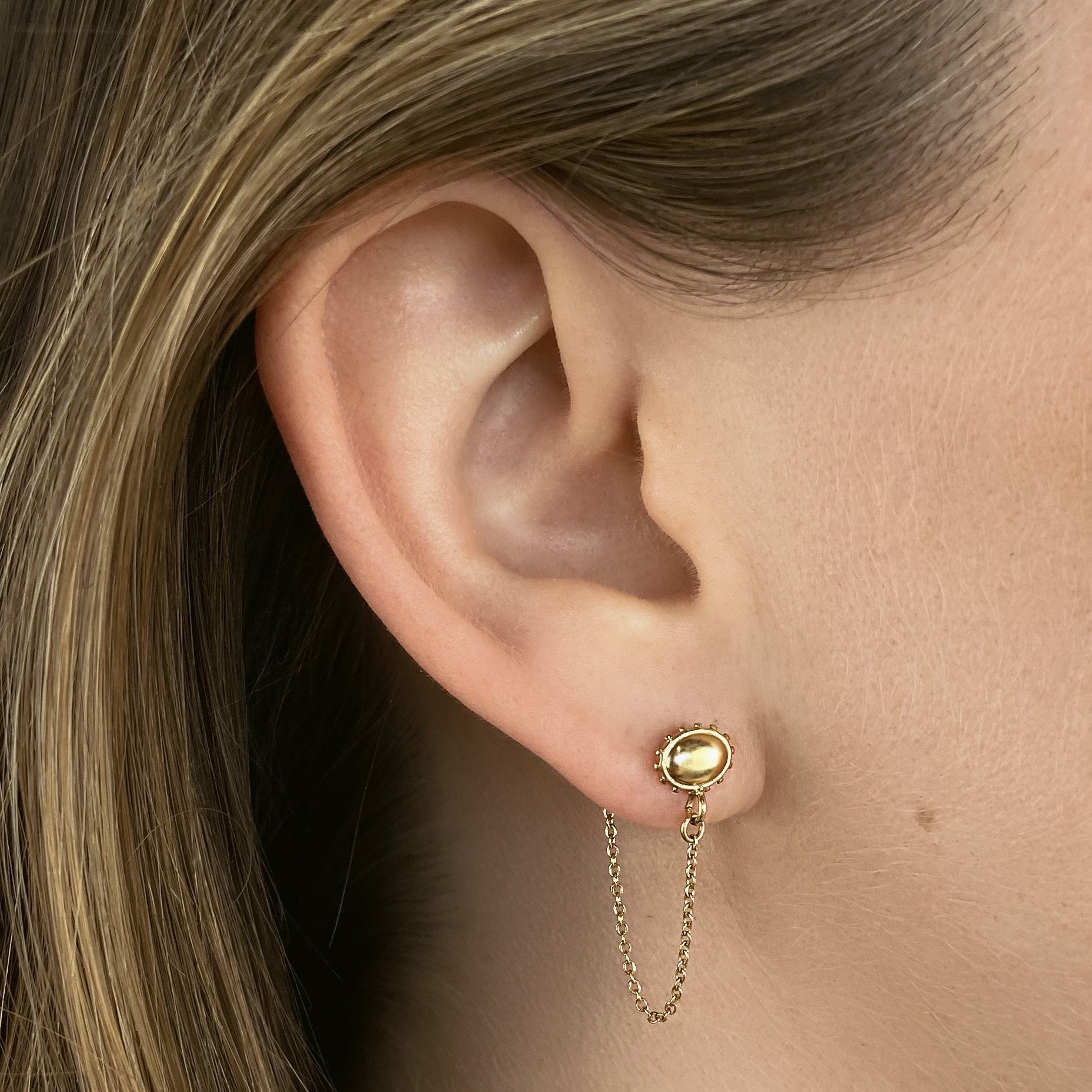 Gold chain earrings with round plates | JewelryAndGems.eu