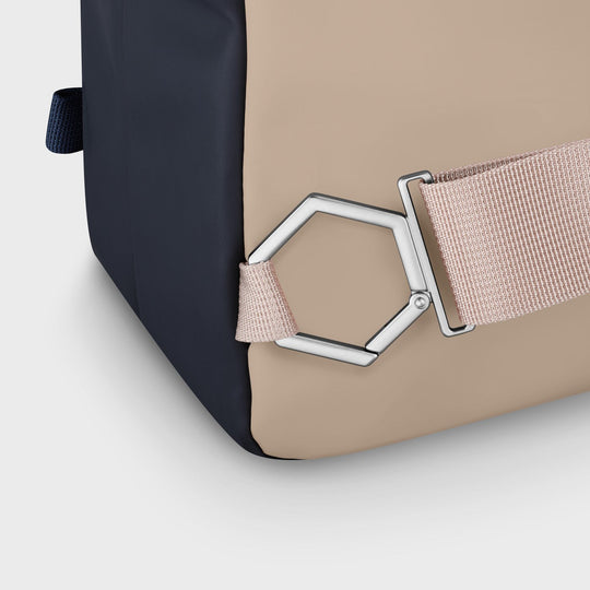 Réversible Backpack, Dark Blue Caramel, Silver Colour CX03502 - Backpack shoulder  Strap detail