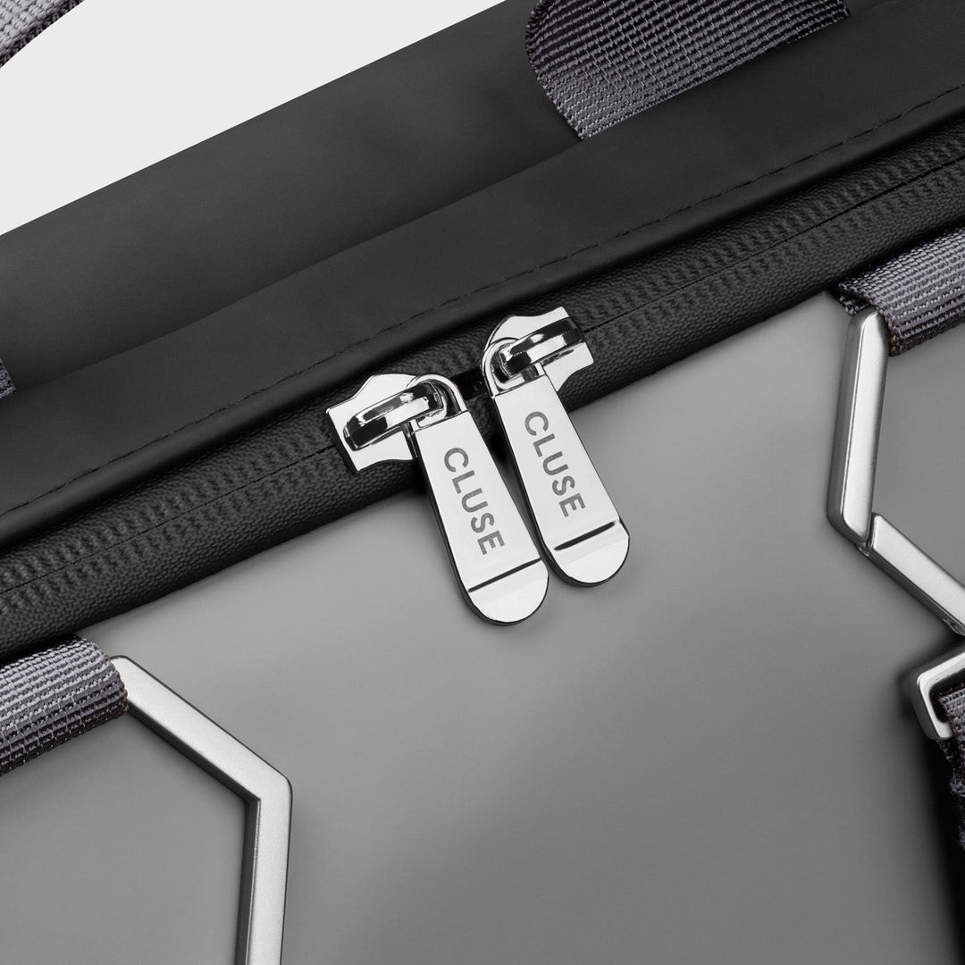 CLUSE Réversible Backpack Black Grey CX03506 - Backpack zipper detail