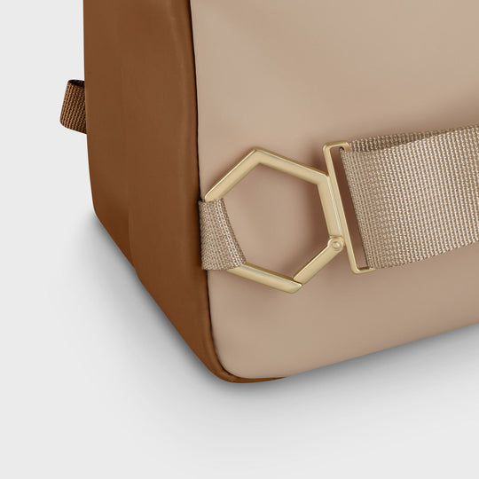 CLUSE Le Réversible Brown/Beige CX03510 - Backpack shoulder strap detail