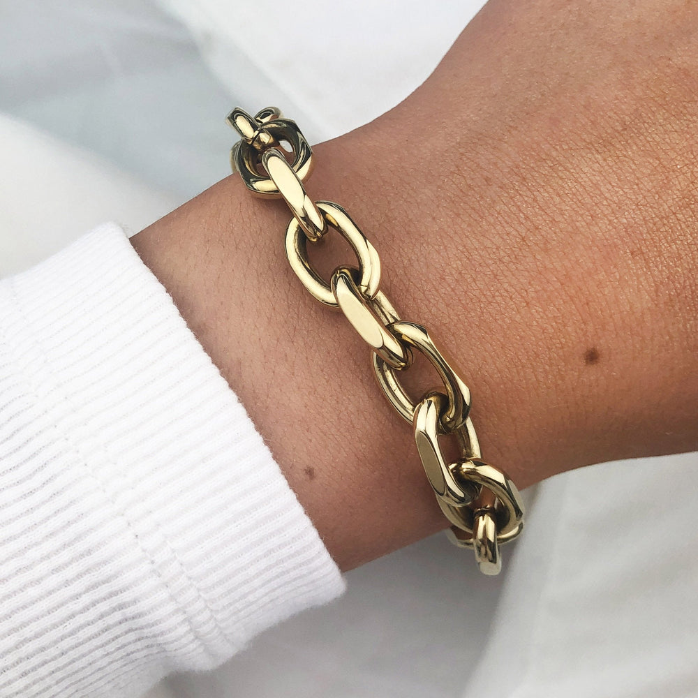 CLUSE Essentielle Chunky Chain Bracelet Gold Colour CB13327 - Bracelet on wrist